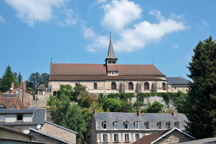 les plus beaux villages de creuse en camping visite d'un village dans la creuse pendant des vacances en camping