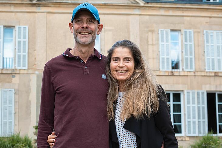Valérie et Benoît Dores, propriétaires du Château de Chanteloup près du Mans Portrait de Valérie et Benoît Dores, propriétaires du camping 5 étoiles Château de Chanteloup en Sarthe, membre des Castels.