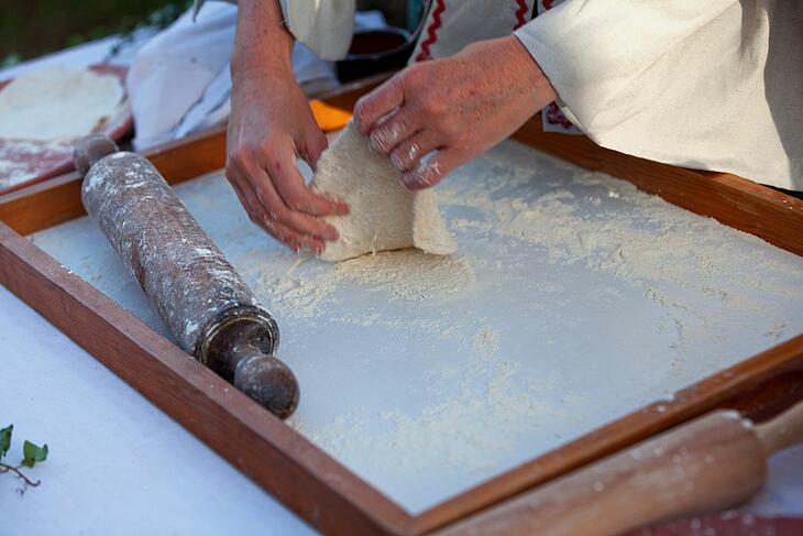 la recette des fouées du Parc de Fierbois Les fouées, cuisson au four à bois