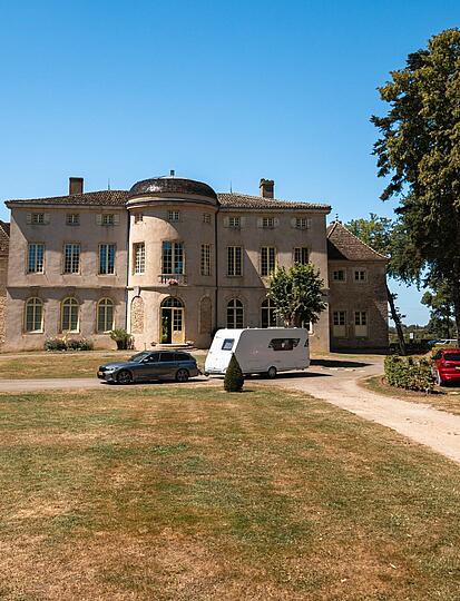 Château de l’Épervière: de geschiedenis van een Bourgondisch landgoed dat een camping werd