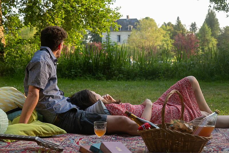 [Translate to Néerlandais:] pique-nique romantique dans le camping de luxe d'un château