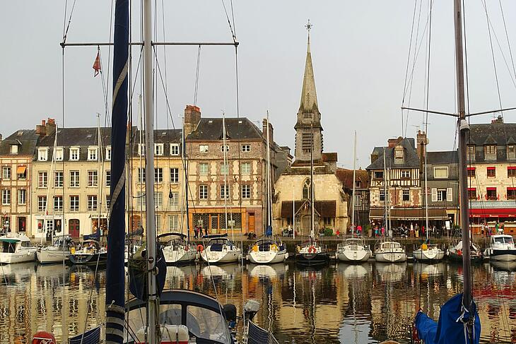 visiter le calvados : le port de Honfleur tourisme dans le calvados : le port de Honfleur